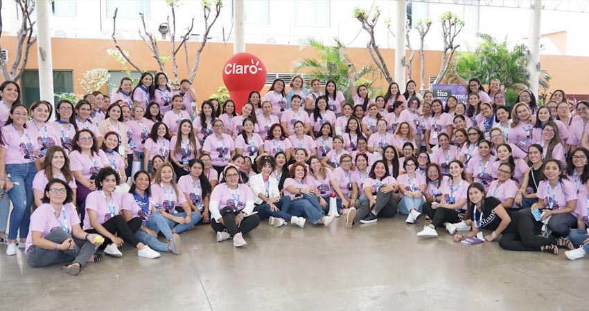 Mujeres se fortalecen para impulsar sus negocios. Foto: Cortesía/Claro Nicaragua