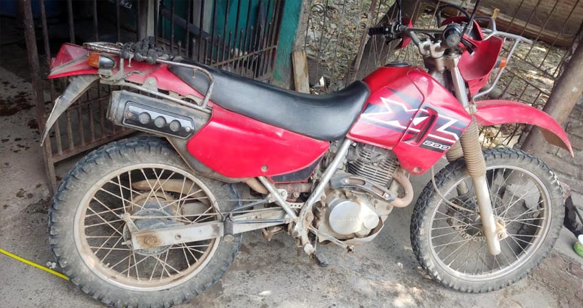 La motocicleta fue deja estacionada durante aproximadamente 30 minutos. Foto: Cortesía/Radio ABC Stereo