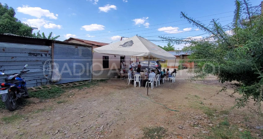 Familia esteliana emprende campaña de recaudación. Foto: José Enrique Ortega/Radio ABC Stereo Familia esteliana emprende campaña de recaudación. Foto: José Enrique Ortega/Radio ABC Stereo