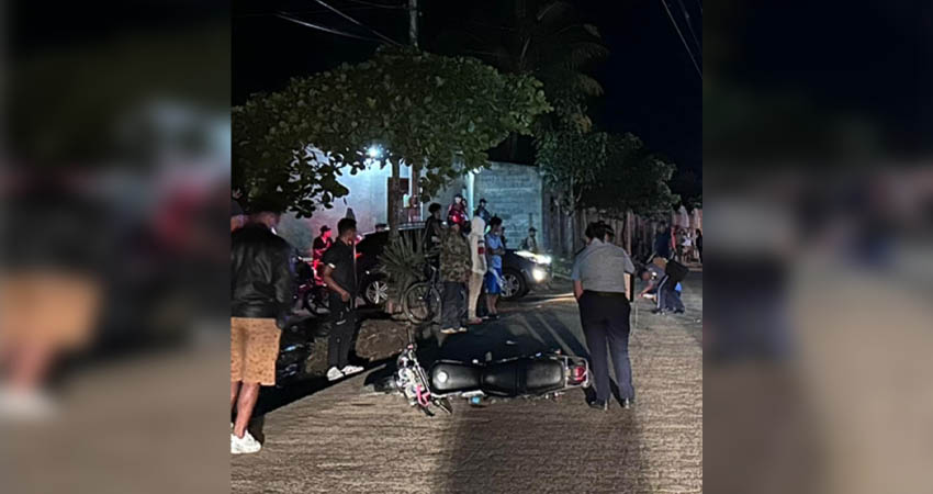 Mujer fue impactada por motociclista. Foto: Radio ABC Stereo