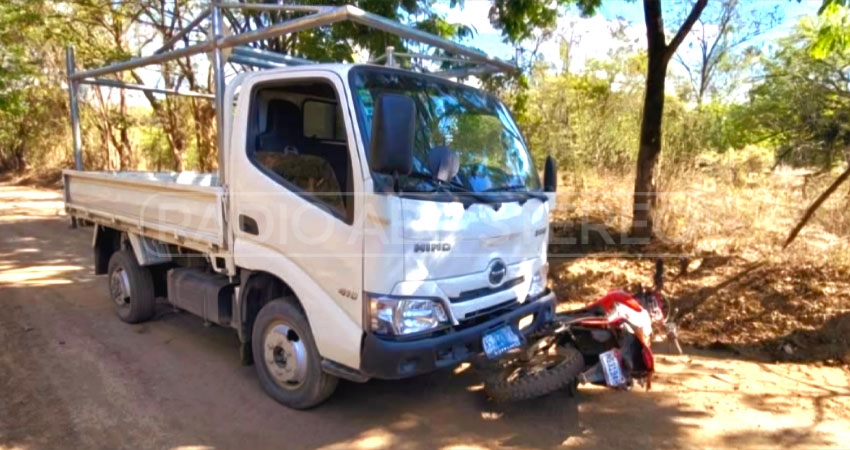Conductor de camión impactó a motociclista en El Jícaro. Foto: Radio ABC Stereo Conductor de camión impactó a motociclista en El Jícaro. Foto: Radio ABC Stereo