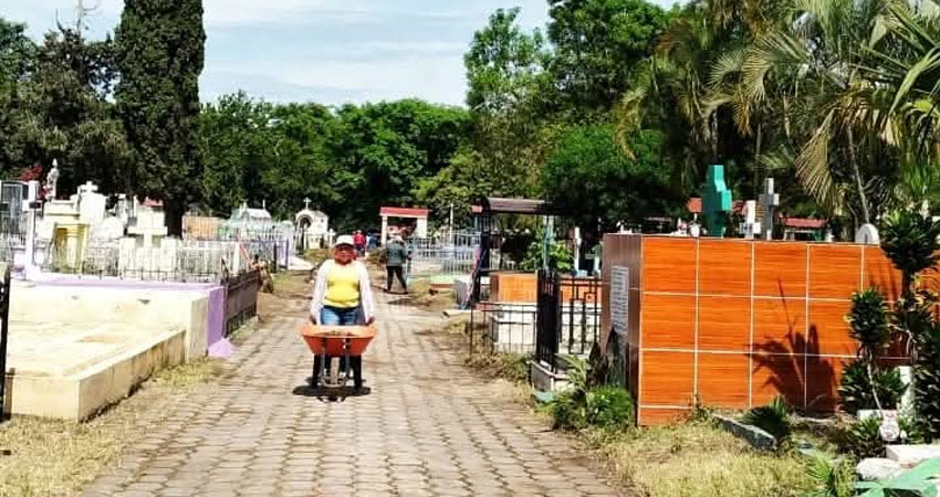Jornada de limpieza en cementerios. Foto: Cortesía/Radio  ABC Stereo Jornada de limpieza en cementerios. Foto: Cortesía/Radio  ABC Stereo