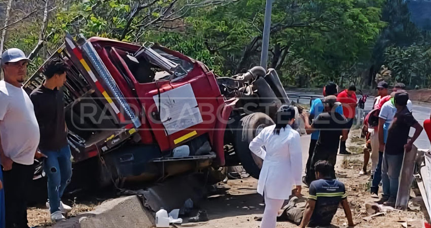 El accidente dejó 4 lesionados. Foto: Cortesía/Radio ABC Stereo El accidente dejó 4 lesionados. Foto: Cortesía/Radio ABC Stereo