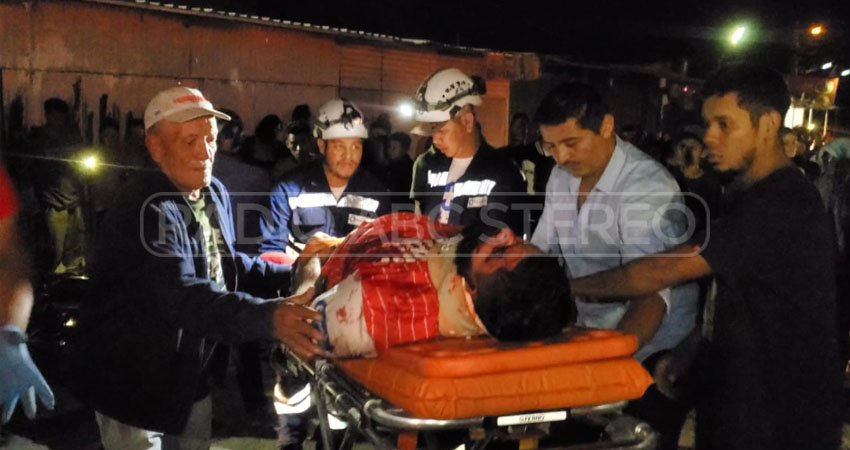 El lesionado fue auxiliado por Cruz Blanca. Foto: José Enrique Ortega/Radio ABC Stereo