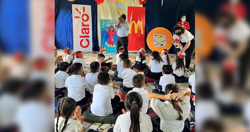 Durante esta actividad se desarrollaron dinámicas para animar la lectura en voz alta. Foto: Claro Nicaragua