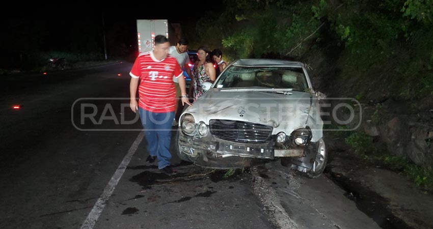 El suceso dejó importantes afectaciones al automóvil. Foto: José Enrique Ortega/Radio ABC Stereo El suceso dejó importantes afectaciones al automóvil. Foto: José Enrique Ortega/Radio ABC Stereo