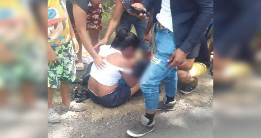 Versiones extraoficiales apuntan a que el niño descendió de un bus que cubre la ruta de Waslala a Matagalpa. Al cruzar la vía fue impactado por una cisterna.