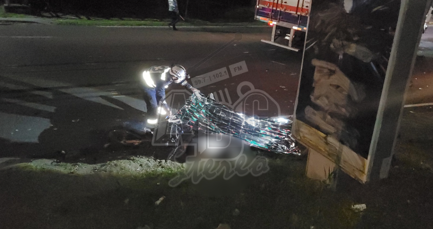Primos mueren tras colisión de moto y camión registrada en los semáforos de Maxi Palí Estelí. Foto: José Enrique Ortega/Radio ABC Stereo Primos mueren tras colisión de moto y camión registrada en los semáforos de Maxi Palí Estelí. Foto: José Enrique Ortega/Radio ABC Stereo