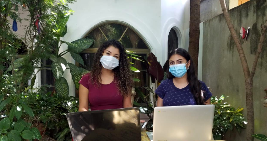 Joseling Torres y Marisabel Orozco, parte del equipo detrás de la iniciativa InfoKids. Foto: Roberto Mora/Radio ABC Stereo Joseling Torres y Marisabel Orozco, parte del equipo detrás de la iniciativa InfoKids. Foto: Roberto Mora/Radio ABC Stereo