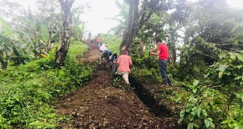 La comunidad está contribuyendo con mano de obra. Foto: Cortesía/ Jacksell Herrera