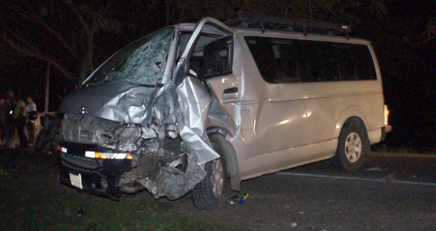 Señalan que el conductor del microbús conducía en estado de ebriedad. Foto: Juan Fco. Dávila/Radio ABC Stereo Señalan que el conductor del microbús conducía en estado de ebriedad. Foto: Juan Fco. Dávila/Radio ABC Stereo