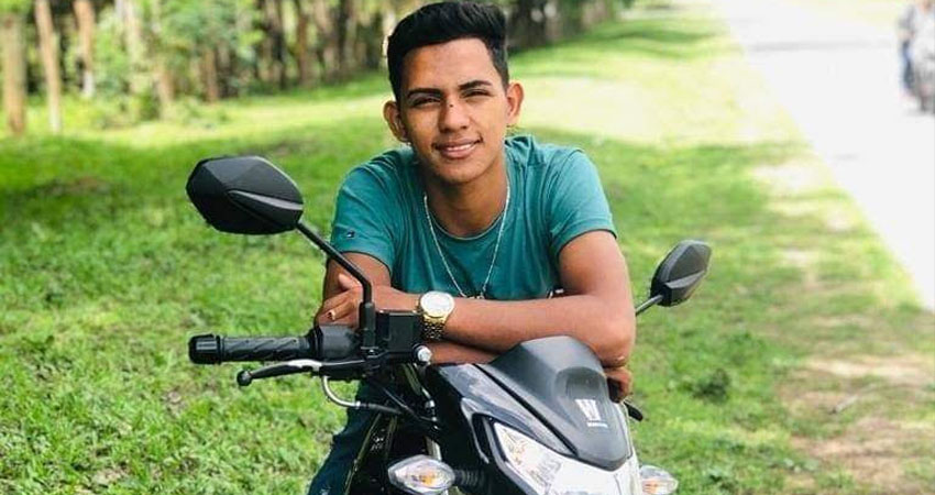 La víctima viajaba en su motocicleta, pero aún se desconocen con exactitud las causas del accidente que le arrebató la vida a sus 20 años de edad.