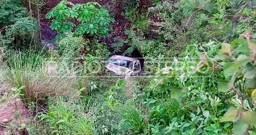 El accidente dejó dos lesionados y daños materiales. Foto: Cortesía/Radio ABC Stereo El accidente dejó dos lesionados y daños materiales. Foto: Cortesía/Radio ABC Stereo
