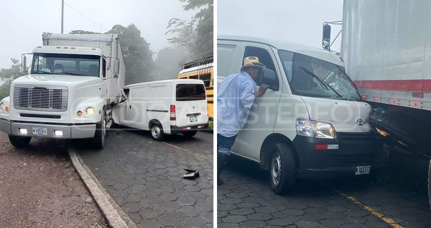 El microbús corría el riesgo de caer al abismo. Foto: Cortesía/Radio ABC Stereo El microbús corría el riesgo de caer al abismo. Foto: Cortesía/Radio ABC Stereo