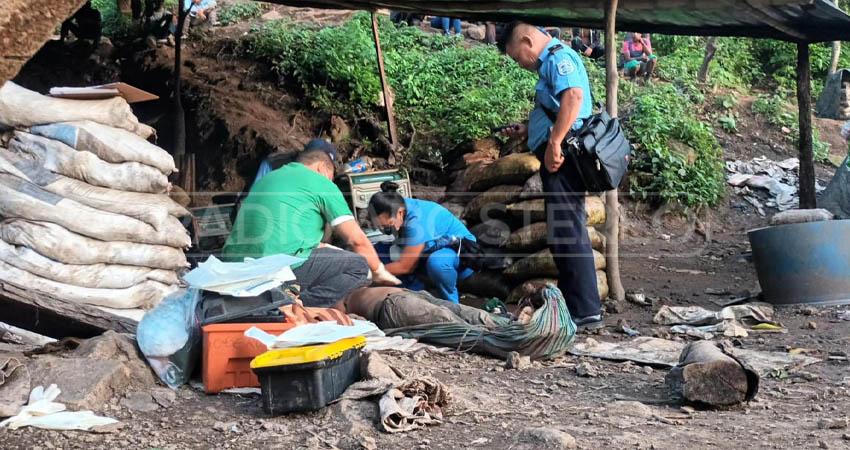 Cuando lograron sacarlo de la mina ya no presentaba signos vitales. Foto: Cortesía/Radio ABC Stereo Cuando lograron sacarlo de la mina ya no presentaba signos vitales. Foto: Cortesía/Radio ABC Stereo