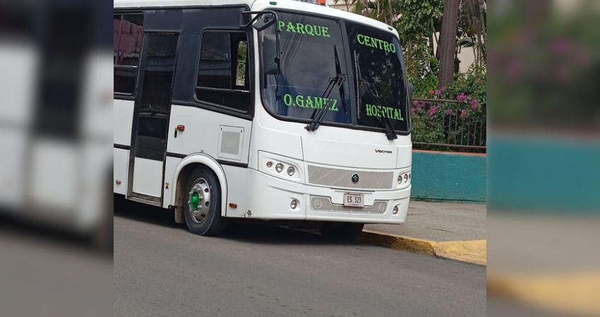 Bus del que cayó la afectada. Foto: Cortesía/Radio ABC Stereo Bus del que cayó la afectada. Foto: Cortesía/Radio ABC Stereo