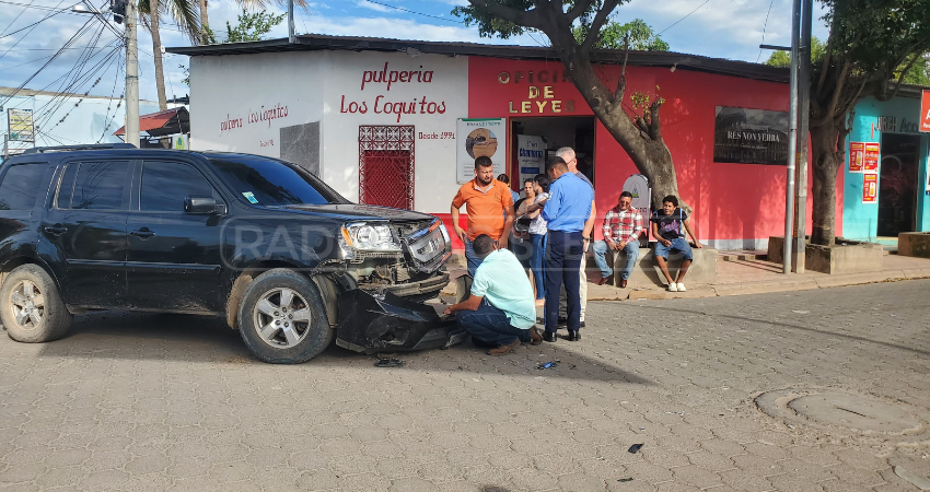 Autoridades se presentaron a levantar el croquis respectivo. Foto: José Enrique Ortega/Radio ABC Stereo