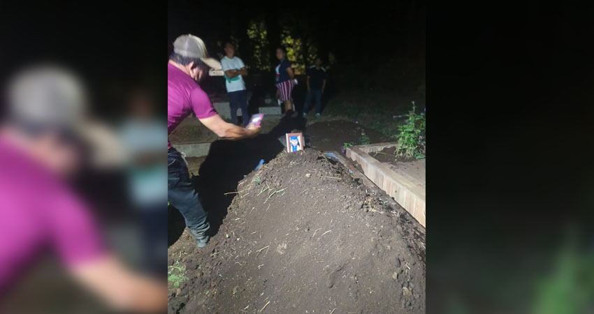 La niña fue sepultada la madrugada de este viernes.     Foto: Captura de pantalla / Radio ABC Stereo La niña fue sepultada la madrugada de este viernes.     Foto: Captura de pantalla / Radio ABC Stereo