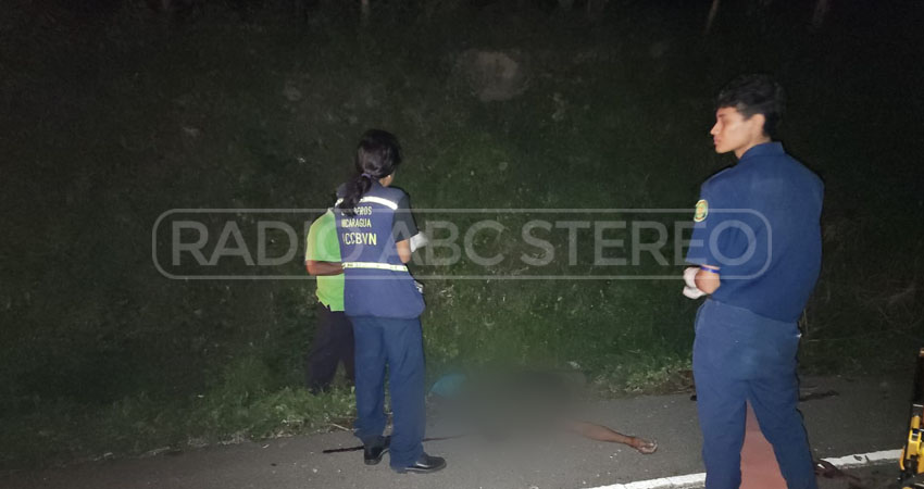 Peatón muere tras ser impactado por el conductor de un vehículo liviano.    foto: Cortesía / Radio ABC Stereo Peatón muere tras ser impactado por el conductor de un vehículo liviano.    foto: Cortesía / Radio ABC Stereo