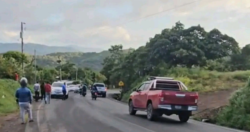 Adolescente muere tras ser atropellado por conductor de camioneta.    Foto: Cortesía / Radio ABC Stereo