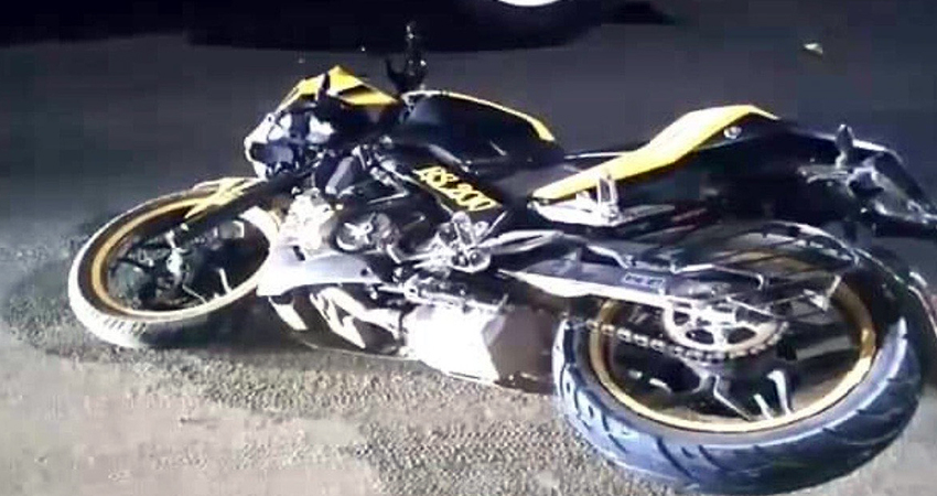 Los motociclistas dejaron abandonada su medio de transporte. Foto: Cortesía Los motociclistas dejaron abandonada su medio de transporte. Foto: Cortesía