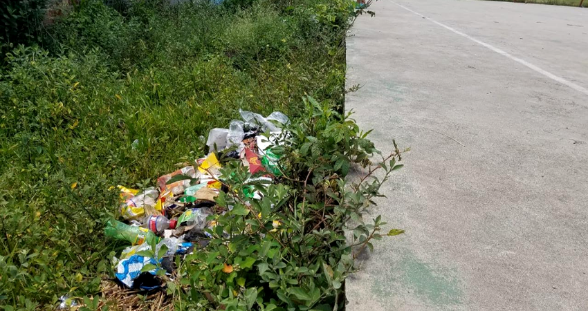 El sitio se mantiene oscuro porque las luminarias de la cancha y del alumbrado público están en mal estado. Foto: Roberto Mora/Radio ABC Stereo El sitio se mantiene oscuro porque las luminarias de la cancha y del alumbrado público están en mal estado. Foto: Roberto Mora/Radio ABC Stereo