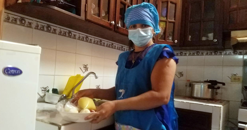 Sorayda del Carmen Gámez ha logrado salir adelante con la venta de postres. Foto: Roberto Mora/Radio ABC Stereo Sorayda del Carmen Gámez ha logrado salir adelante con la venta de postres. Foto: Roberto Mora/Radio ABC Stereo