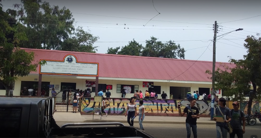 Cinco años esperando la entrega de sus títulos. Foto: Google Maps