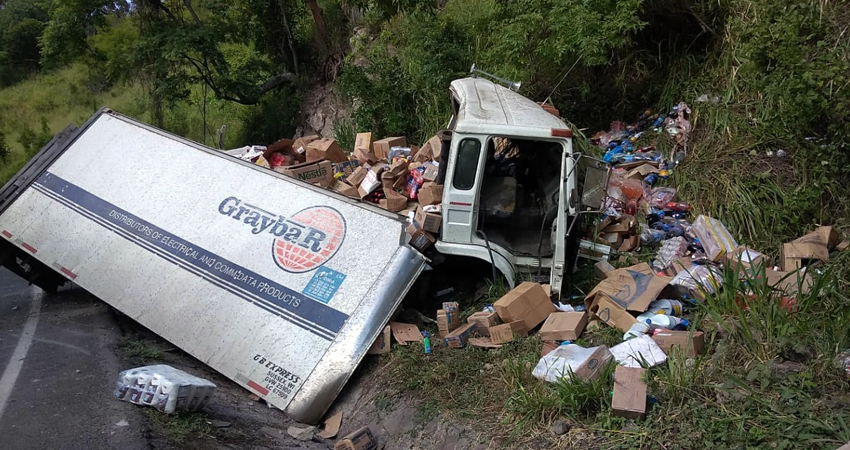 El conductor resultó con lesiones en diferentes partes del cuerpo. Foto: Juan Fco. Dávila/Radio ABC Stereo El conductor resultó con lesiones en diferentes partes del cuerpo. Foto: Juan Fco. Dávila/Radio ABC Stereo