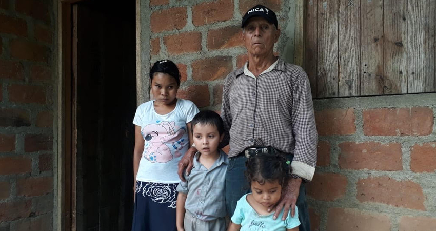 Luis Enrique Sevilla junto a su esposa e hijos. Foto: José Enrique Ortega/Radio ABC Stereo Luis Enrique Sevilla junto a su esposa e hijos. Foto: José Enrique Ortega/Radio ABC Stereo
