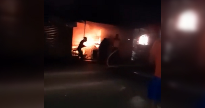 El fuego consumió tres tramos. Foto de referencia. El fuego consumió tres tramos. Foto de referencia.