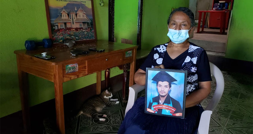 Doña Vilma guarda las esperanzas de ver a su hijo nuevamente. Foto: José Enrique Ortega/Radio ABC Stereo Doña Vilma guarda las esperanzas de ver a su hijo nuevamente. Foto: José Enrique Ortega/Radio ABC Stereo
