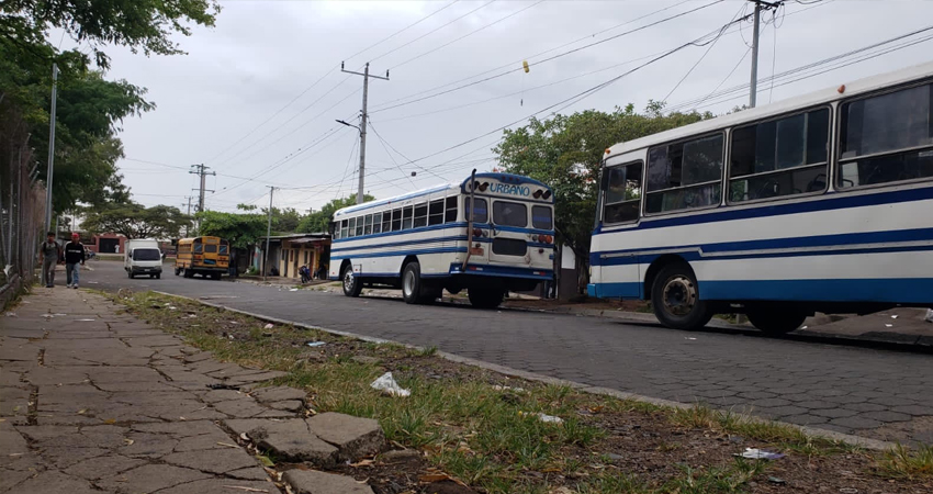 Algunas rutas urbanas siguen cobrando 6 córdobas, aunque el aumento no haya sido autorizado. Foto: José Enrique Ortega/Radio ABC Stereo Algunas rutas urbanas siguen cobrando 6 córdobas, aunque el aumento no haya sido autorizado. Foto: José Enrique Ortega/Radio ABC Stereo