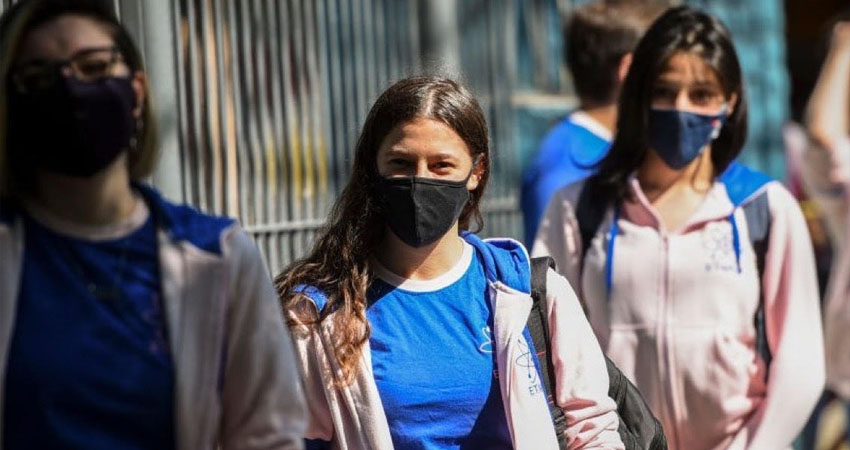 Los jóvenes realizan reuniones en línea. Foto de referencia. Los jóvenes realizan reuniones en línea. Foto de referencia.