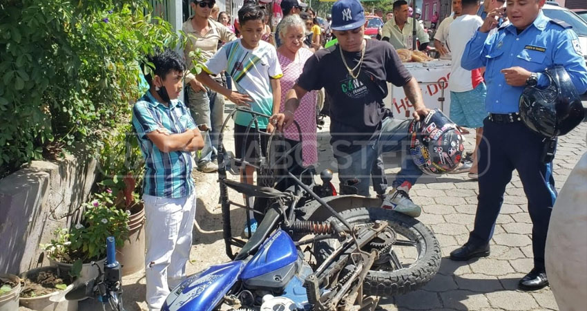 Agentes policiales investigan el hecho, para determinar responsabilidades. Foto: José Enrique Ortega/Radio ABC Stereo