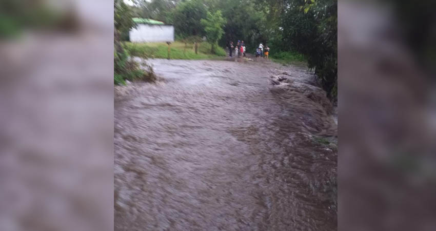 Desborde de la quebrada conocida como el Zanjón del Muerto, en El Dorado, Estelí. Foto: Cortesía/Radio ABC Stereo