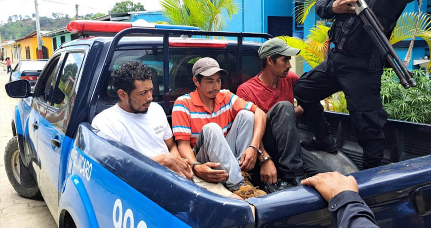 Tres personas son capturadas por robo de ganado en El Jícaro, Nueva Segovia. Foto: Cortesía/Radio ABC Stereo Tres personas son capturadas por robo de ganado en El Jícaro, Nueva Segovia. Foto: Cortesía/Radio ABC Stereo