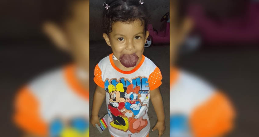 Realizan bazar solidario para ayudar a Milagritos, una niña con tumor en su lengua. Foto: José Enrique Ortega/Radio ABC Stereo Realizan bazar solidario para ayudar a Milagritos, una niña con tumor en su lengua. Foto: José Enrique Ortega/Radio ABC Stereo