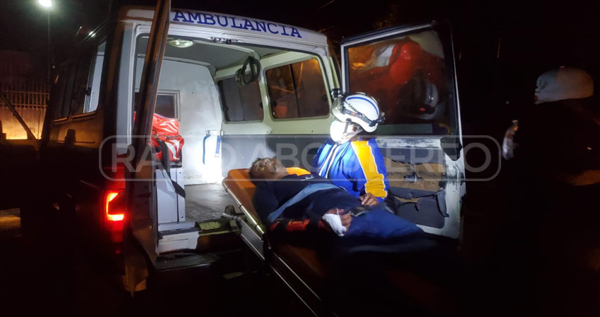 Cruz Blanca trasladó al herido a un centro hospitalario. Foto: José Enrique Ortega/Radio ABC Stereo Cruz Blanca trasladó al herido a un centro hospitalario. Foto: José Enrique Ortega/Radio ABC Stereo
