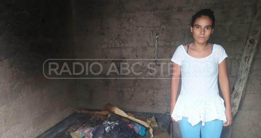 Mujer pierde sus pertenencias en incendio. Foto: Cortesía/Radio ABC Stereo