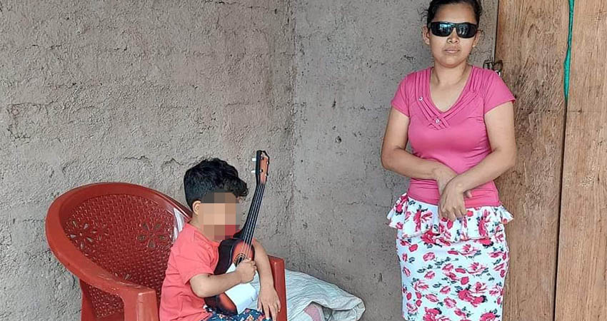 Utilizan imagen de hermanos no videntes para pedir ayuda. Foto: Cortesía/Radio ABC Stereo Utilizan imagen de hermanos no videntes para pedir ayuda. Foto: Cortesía/Radio ABC Stereo