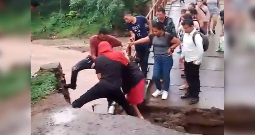 Fuertes lluvias socavan puente en Matiguás. Foto: Cortesía/Radio ABC Stereo Fuertes lluvias socavan puente en Matiguás. Foto: Cortesía/Radio ABC Stereo