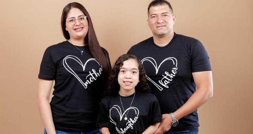 Familia Palacios Castillo lucha para que su hija pueda caminar. Foto: Cortesía  Radio ABC Stereo Familia Palacios Castillo lucha para que su hija pueda caminar. Foto: Cortesía  Radio ABC Stereo