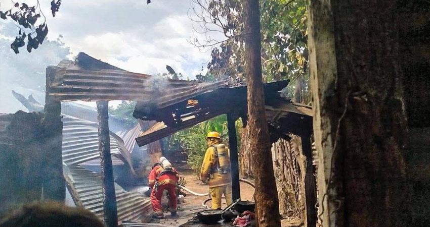 Bomberos Unidos atendieron la emergencia. Foto: Cortesía/Radio ABC Stereo Bomberos Unidos atendieron la emergencia. Foto: Cortesía/Radio ABC Stereo
