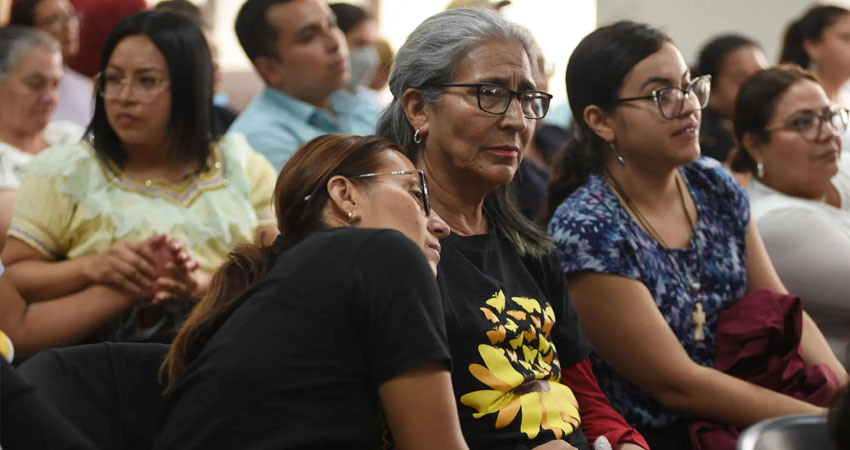 Familiares de las víctimas recibieron el fallo entre lágrimas. Foto: Cortesía/Cristina Chiquin/Reuters Familiares de las víctimas recibieron el fallo entre lágrimas. Foto: Cortesía/Cristina Chiquin/Reuters
