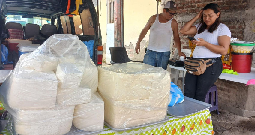 Alza en el precio de queso. Foto: Byron Altamirano/Radio ABC Stereo Alza en el precio de queso. Foto: Byron Altamirano/Radio ABC Stereo