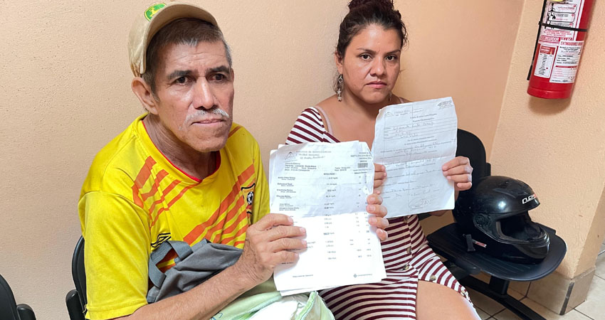 Leonardo Guido junto a su hija solicitan ayuda. Foto: Dayana González/Radio ABC Stereo