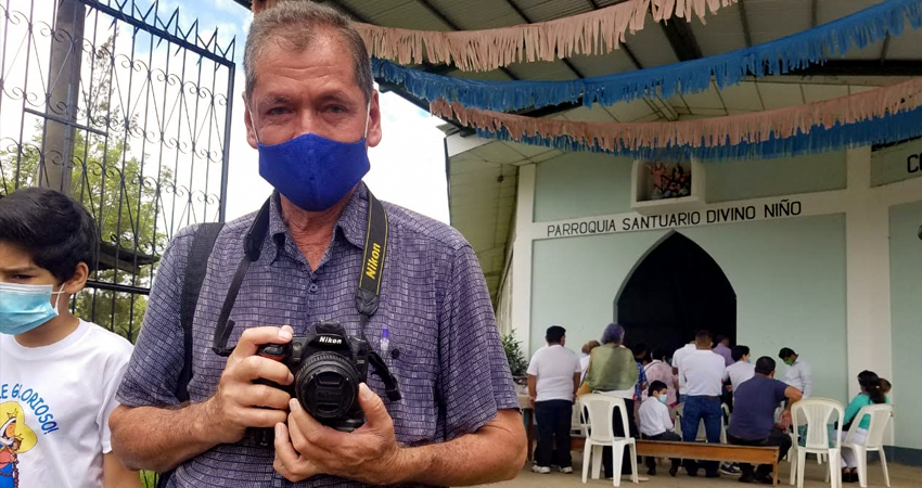 Bautizos y promociones son las ocasiones en las que los fotógrafos tradicionales buscan trabajo. Foto: Roberto Mora/Radio ABC Stereo Bautizos y promociones son las ocasiones en las que los fotógrafos tradicionales buscan trabajo. Foto: Roberto Mora/Radio ABC Stereo