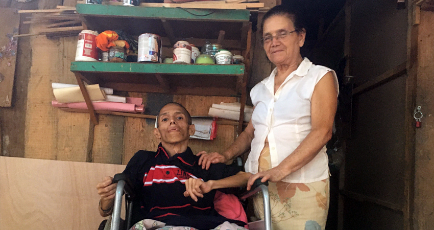 Sumamente agredidos se muestran familiares de Hugo por la ayuda recibida. Foto: Alba Nubia Lira/Radio ABC Stereo Sumamente agredidos se muestran familiares de Hugo por la ayuda recibida. Foto: Alba Nubia Lira/Radio ABC Stereo