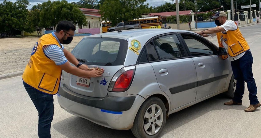 Los conductores se mostraron anuentes a participar en la campaña. Foto: Cortesía/Radio ABC Stereo